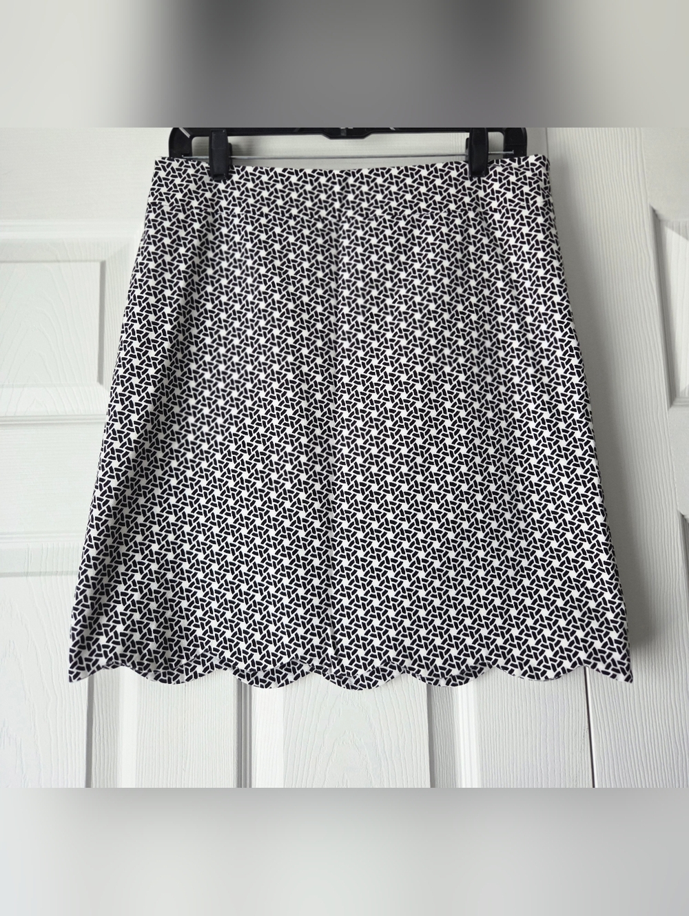 NWOT Talbots Black & White Geometric Scallop-Hem Skirt Size 6 - Picture 2 of 11